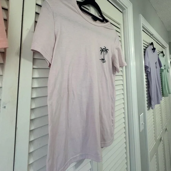 4 t-shirts - Picture 7 of 8